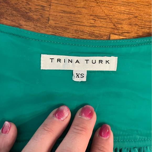 Trina Turk green blouse size XS Has been taken in on sides check measurements - Picture 3 of 9